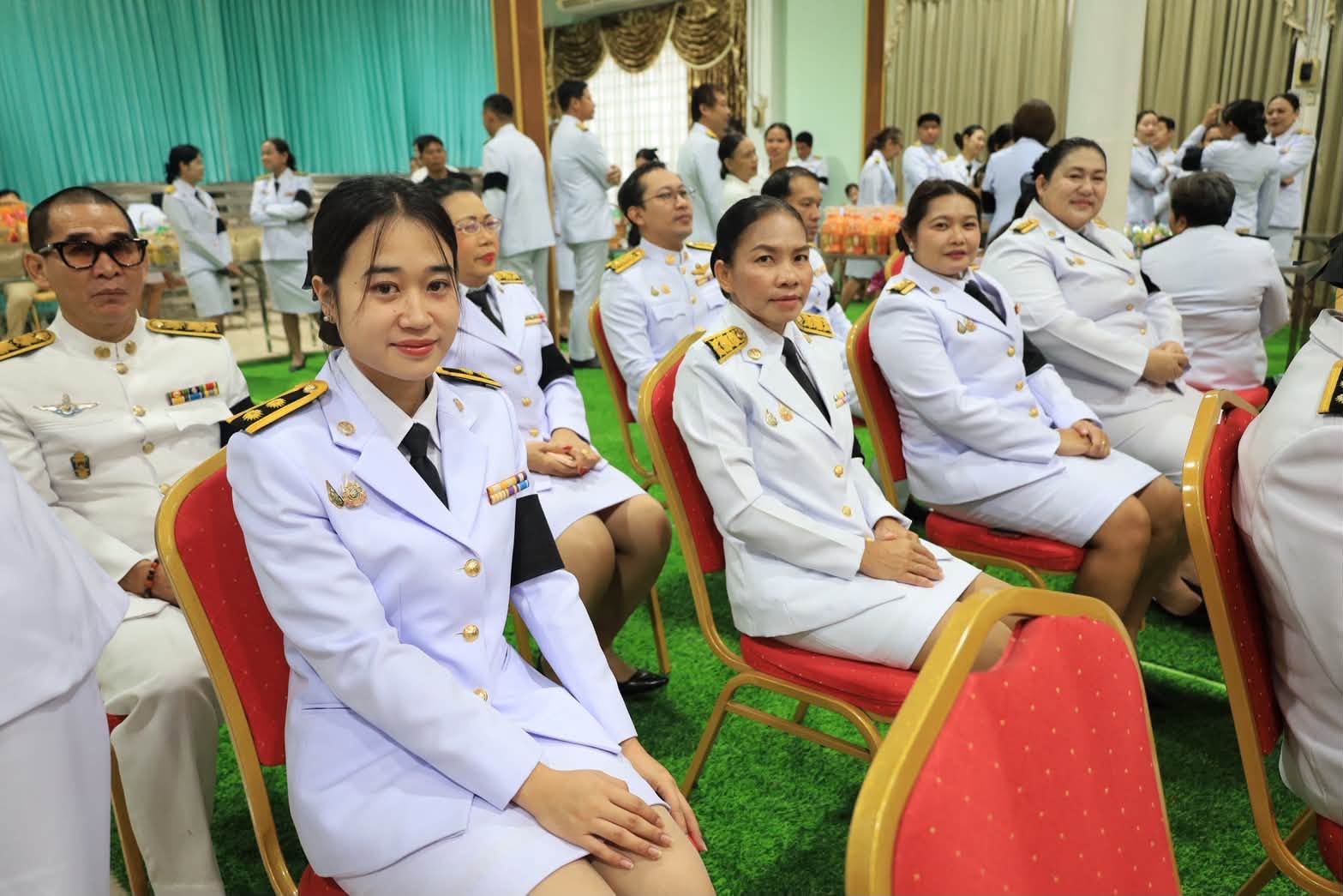 title - ส.ป.ก.อ่างทอง เข้าร่วมพิธีทำบุญตักบาตร พิธีเจริญพระพุทธมนต์ และพิธีวางพวงมาลา เนื่องในวันนวมินทรมหาราช 13 ตุลาคม 2569